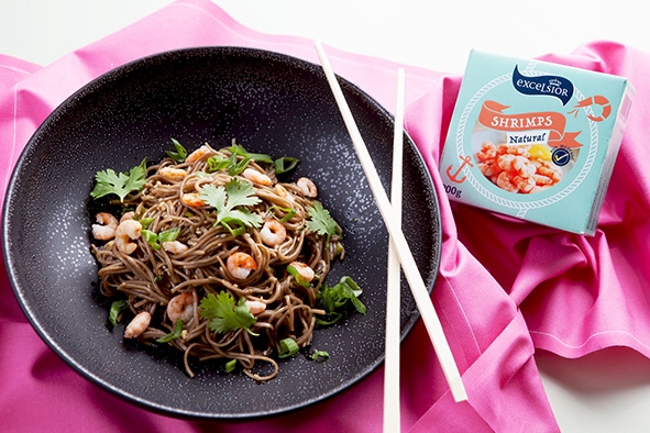 Asiatische Soba Nudeln mit Shrimps
